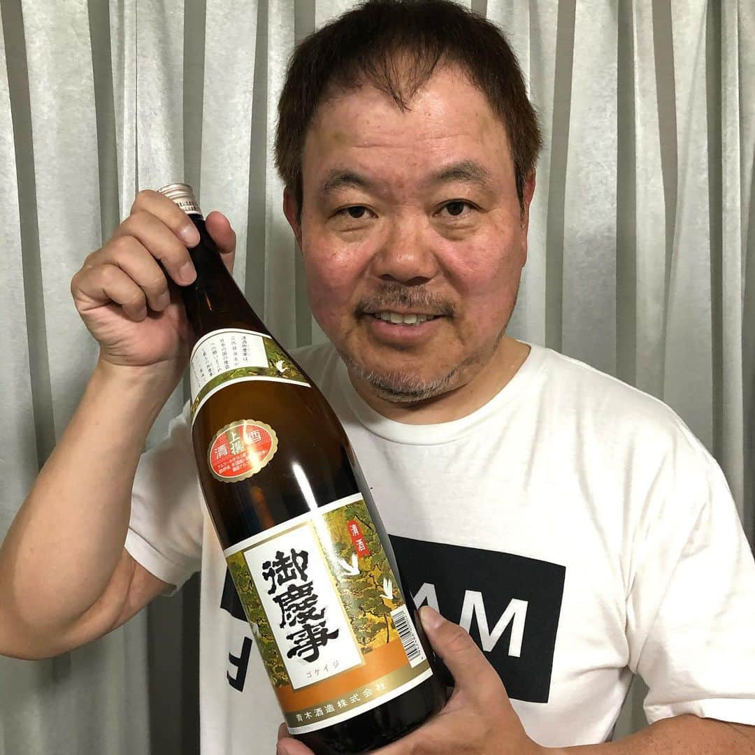 ほんこんさんのインスタグラム写真 - (ほんこんInstagram)「日本酒 ほんこんサーフ倶楽部のコクボッチに頂いた。 乾杯！ #御慶事 #日本酒 #ほんこん」2月9日 21時39分 - hongkong2015_4_9