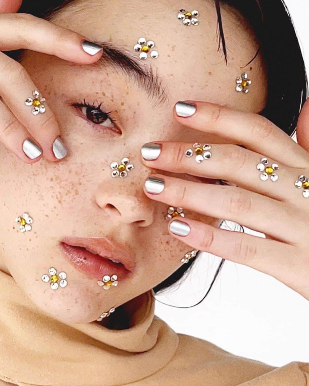 VOGUE GIRL JAPANのインスタグラム：「Congratulations! モトーラ世理奈がキネマ旬報の新人賞に👏🌸 これからの活躍がますます楽しみ💗  @sereeeenam   #モトーラ世理奈 #voguegirl」