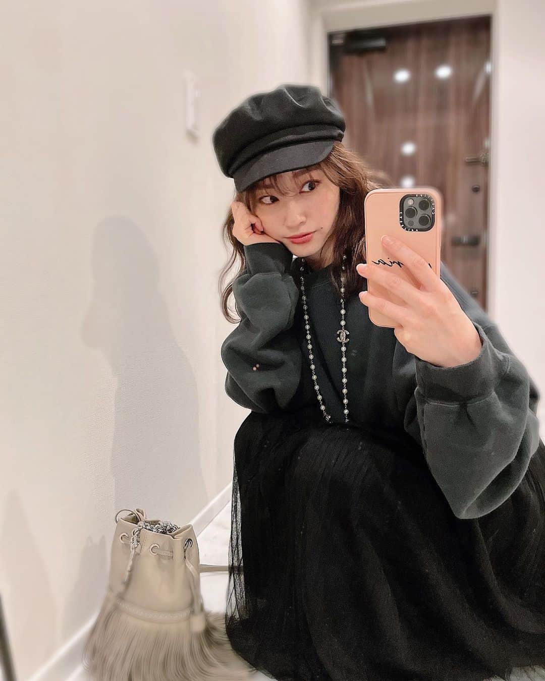 小祝麻里亜のインスタグラム：「🖤🖤🖤  前ですが、全部黒だった🥰  もうすぐバレンタインデーですね❣️用意されましたか？最近至るところでチョコを目にするから、毎日食べちゃってます🍫🙃🙃  ． ．＿＿＿＿＿＿＿＿ #outfit #coordinate #look #instafashion #셀스타그램 #얼스타그램 #코디 #스타일링 #데일리 #데일리룩 #오오티디 #158cmコーデ #HAPPY_JUNGWON_DAY 🐈🐈🐈🔀」