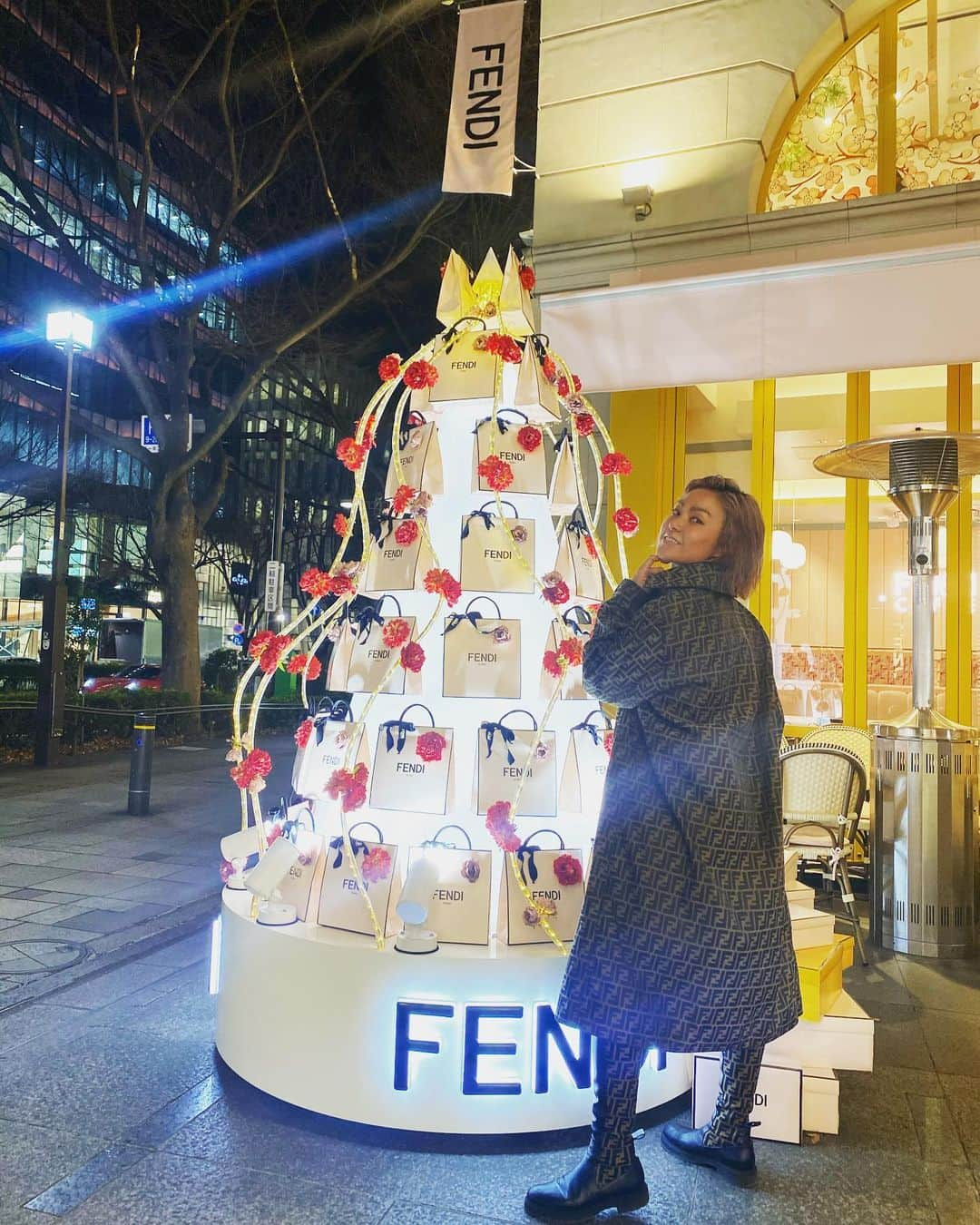 Nazukiさんのインスタグラム写真 - (NazukiInstagram)「✨ 𝐅𝐄𝐍𝐃𝐈 ✨  期間限定のFENDI CAFE💛💛  空間全て可愛い💓 FENDI CAFE行くならFENDI着ていきたいよね👍🌟  #fendi #fendicafe #fendishoes #fendicoat  #cafe #tokyo #fashion  #fendivintage #vintage #valentine  #フェンディカフェ #フェンディ #かわいい #ファッション #カフェ #幸せ #笑顔 #ライフスタイル #ドレス #期間限定 #喫茶店 #大人 #幸福 #エプロン #カバー #空間 #人 #限定品 #非売品 #商品」2月9日 21時35分 - nazuki_08