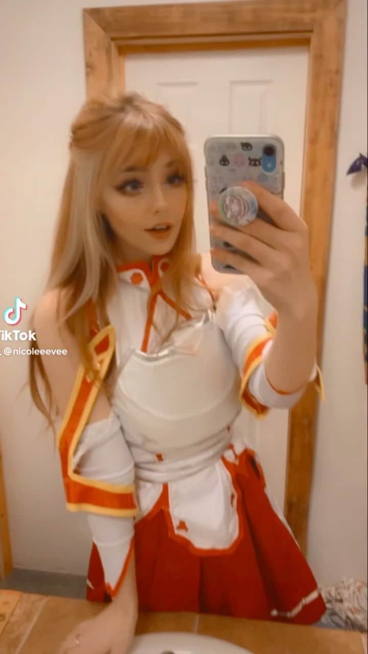 のインスタグラム：「I definitely could have made the transitions a lot smoother but I got impatient with this one ;ᴗ; ackkkk I’m learning as I got with TikTok stuff, it’ll get better as I go 🤞」