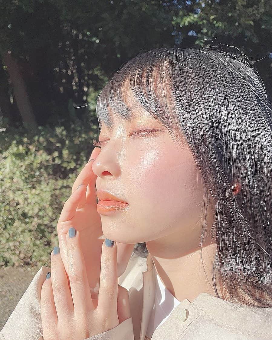 辻野かなみのインスタグラム：「❤︎﻿ ﻿ #春メイク 🌸﻿ ﻿ トレンドの #ビタミンカラー ✨でメイクしたよ😊﻿ ﻿ yellow💛のアイシャドウ🎶﻿ ﻿ 挑戦色という事で！﻿ プチプラの「 #excel 」にしてみたら…﻿ とっても良かった🥰﻿ ﻿ アイホールにグラデーションで﻿ オレンジ🧡→黄色💛にしてるよ💓﻿ ﻿ オレンジだけより、黄色をプラスすると抜け感がでていい感じ🙆🏻‍♀️﻿ ﻿ ﻿ 次は、グリーン💚のアイシャドウにも挑戦してみたいなっ✨﻿ ﻿ ﻿ 最近は、パープルメイクもしてる💜﻿ マスカラとアイシャドウ使ってる‼︎♪﻿ 　﻿ #メイク #ビタミンメイク　#イエローメイク﻿ #顔にマスク😷の跡が…笑 #とき宣　#超ときめき宣伝部　#辻野かなみ﻿ #instagood #instalike #followme﻿」