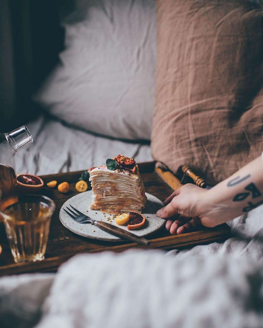 Our Food Storiesさんのインスタグラム写真 - (Our Food StoriesInstagram)「Hope you are having a cozy day ☕️ Find the recipe for this delicious gluten-free Crêpe cake with blood orange-ginger jam on the blog, link is in profile 🍊😋#ourfoodstories ____ #cozyhome #teatime☕️ #wintermood #breakfastideas #breakfastinbed #bedlinen #fellowmag #verilymoment #glutenfreefood #glutenfri #glutenfrei #momentslikethese #morningslikethese #foodphotographer #foodstyling #germanfoodblogger #simplejoys」2月9日 21時37分 - _foodstories_