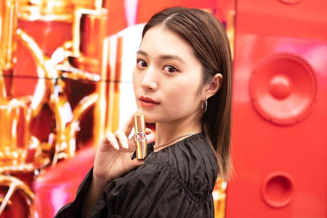 浪花ほのかのインスタグラム：「ROUGE VOLUPTÉ SHINE　ルージュ ヴォリュプテ シャイン♡♡  美容オイルを65%も配合したバームリップスティックです💄❤️ 発色が凄くいいのに乾燥しなくて潤いを保ってくれる、私にはすごく有難いリップ。。💭    @yslbeauty  #ルージュヴォリュプテシャイン  #血色ブラウン」