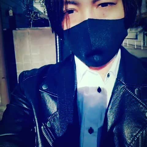 塩原康孝のインスタグラム：「10日ぶりの直射日光は刺激強めでした。」