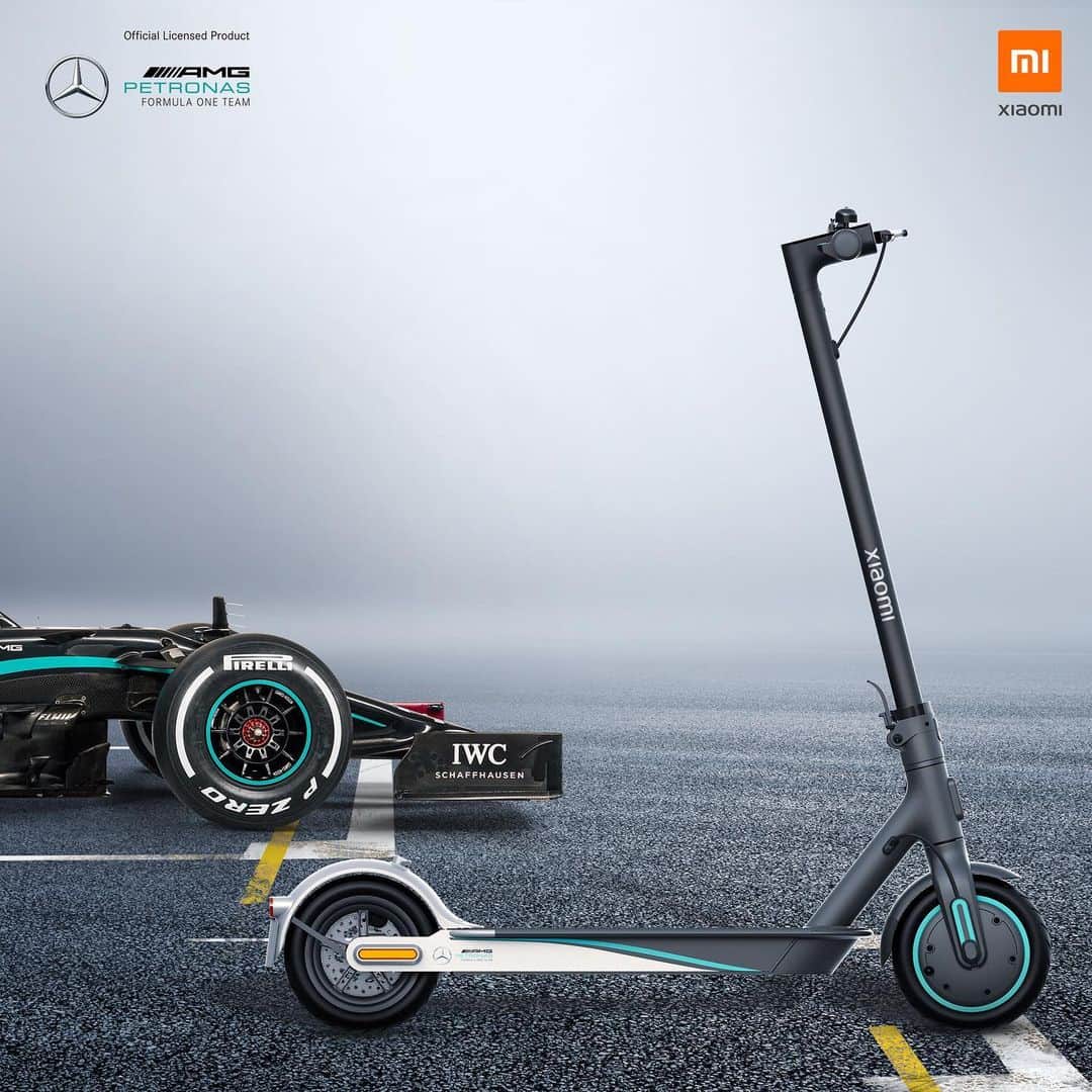 MERCEDES AMG PETRONASさんのインスタグラム写真 - (MERCEDES AMG PETRONASInstagram)「Let’s ride, Team! 🛴 The new #MiElectricScooterPro2 is looking 🔥!  DAS not included 😜」2月9日 21時51分 - mercedesamgf1