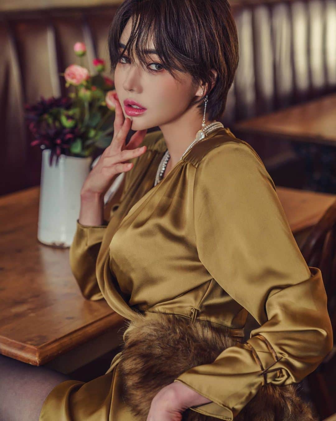 Han Ga Eunさんのインスタグラム写真 - (Han Ga EunInstagram)「살 찌는건 쉬운데 빼는건 너무 어려워요 다이어트 노하우 좀 알려줘여..  Photo @koheepark . . .  #model #korean #fashion #photography」2月9日 21時53分 - gaeungbebe