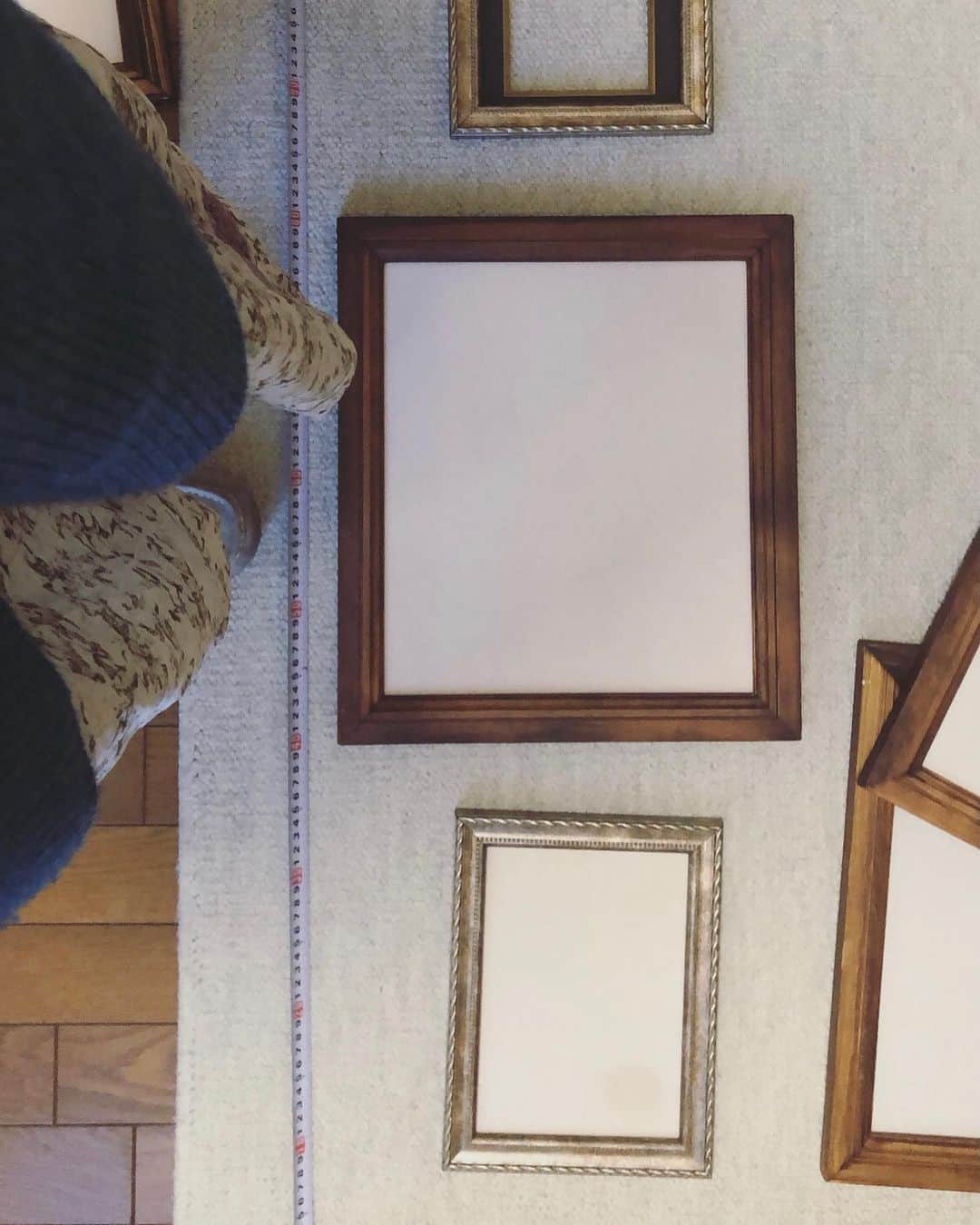 MIHOのインスタグラム：「【気分転換】  ディスプレイのレイアウトを考えて  キンコーズ行って出力して  アーチストパネル買って　　　  ラインシートつくって  あと抜けてることはないか？  と  TO DOリストとニラメッコ  まだあるなー！  と、いいつつ山があったら登っちゃうタイプですが、17日から始まるイベントは忘れ物したら大変なのでプレッシャーがスゴイのなんの  気分転換は大切！ と 本日は午後に明日の仕事のため移動手段を新幹線から飛行機に変えてみました  いつもと違う道を歩いたり、交通手段を変えたり、ちょっと寄り道したりしただけでだいぶ楽しい  外出しなくてはいけない時は、外出のマナーを守って、楽しく気分転換してければよいな☺︎  私的には打ち合わせで出る時は、せっかくだからと美味しそうなものハンターになります、笑  医療従事者の方や、対策で大変な方々、飲食業や、それにまつわる方々、みんな何かしらの不便を抱えてて我慢してる世界中のみなさん  去年の今よりは進んでいるなぁって思ったり  まだまだ先は長そうだぞって思ったり  たまにイー！ってなるときもあるけれど  これからだってたくさんの問題は山積みですが、まずはみなさんが心身ともに健やかでこのコロナ禍をのりきっていけたらとおもっております  あたたかく、良い夢を☺︎  ﻿ 27.Allen 【apricity】POP UP﻿ 阪急うめだ本店1階﻿ プロモーションスペース11﻿ ﻿ 2021.Feb.17-23﻿ ﻿ 感染防止に努めながらイベント開催しますので、お近くにお越しの際は是非お立ち寄りください﻿ ﻿ 阪急うめだ本店﻿ 1階プロモーションスペース11﻿ ﻿ ﻿ #27allen﻿ #jewelry﻿ #present﻿ #heart﻿ #ヴァンセットアレン #ジュエリー﻿ #アクセサリー #ラッキーチャーム﻿ #プレゼント﻿ #天然石﻿ #阪急うめだ本店﻿ #1階プロモーションスペース11﻿ #くれぐれも無理なさらずお過ごし下さい﻿ #大阪﻿ #梅田﻿ ﻿」
