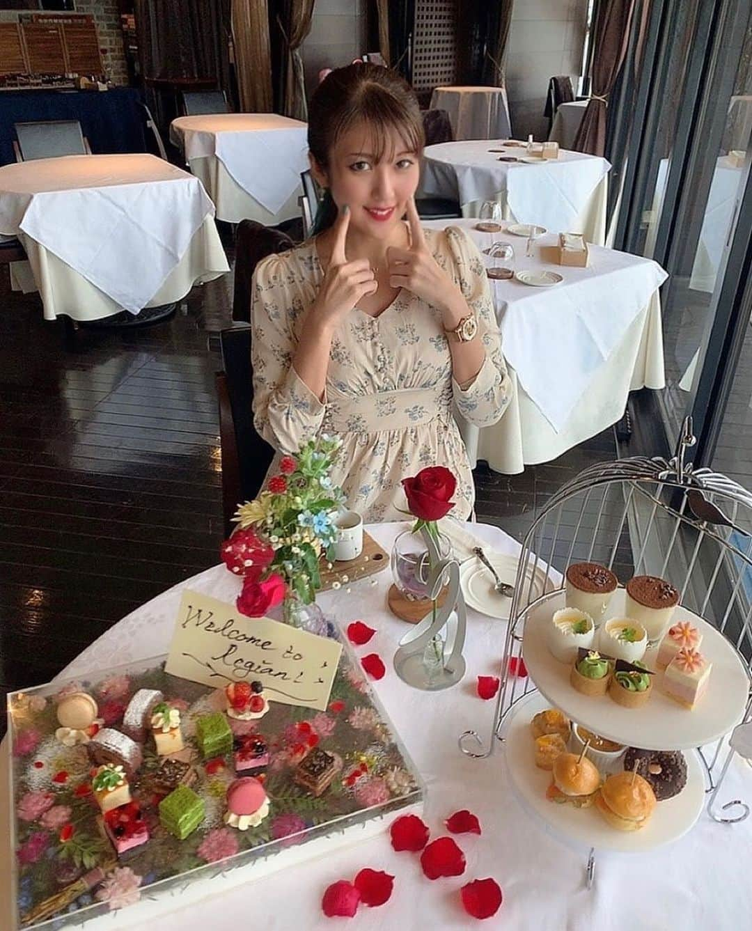 神谷麻美さんのインスタグラム写真 - (神谷麻美Instagram)「#アフタヌーンティー したよ💓🍰🌹✨ #フラワープレート 可愛い～💐💕🕊✨   #レギャン東京」2月9日 21時58分 - asamice428