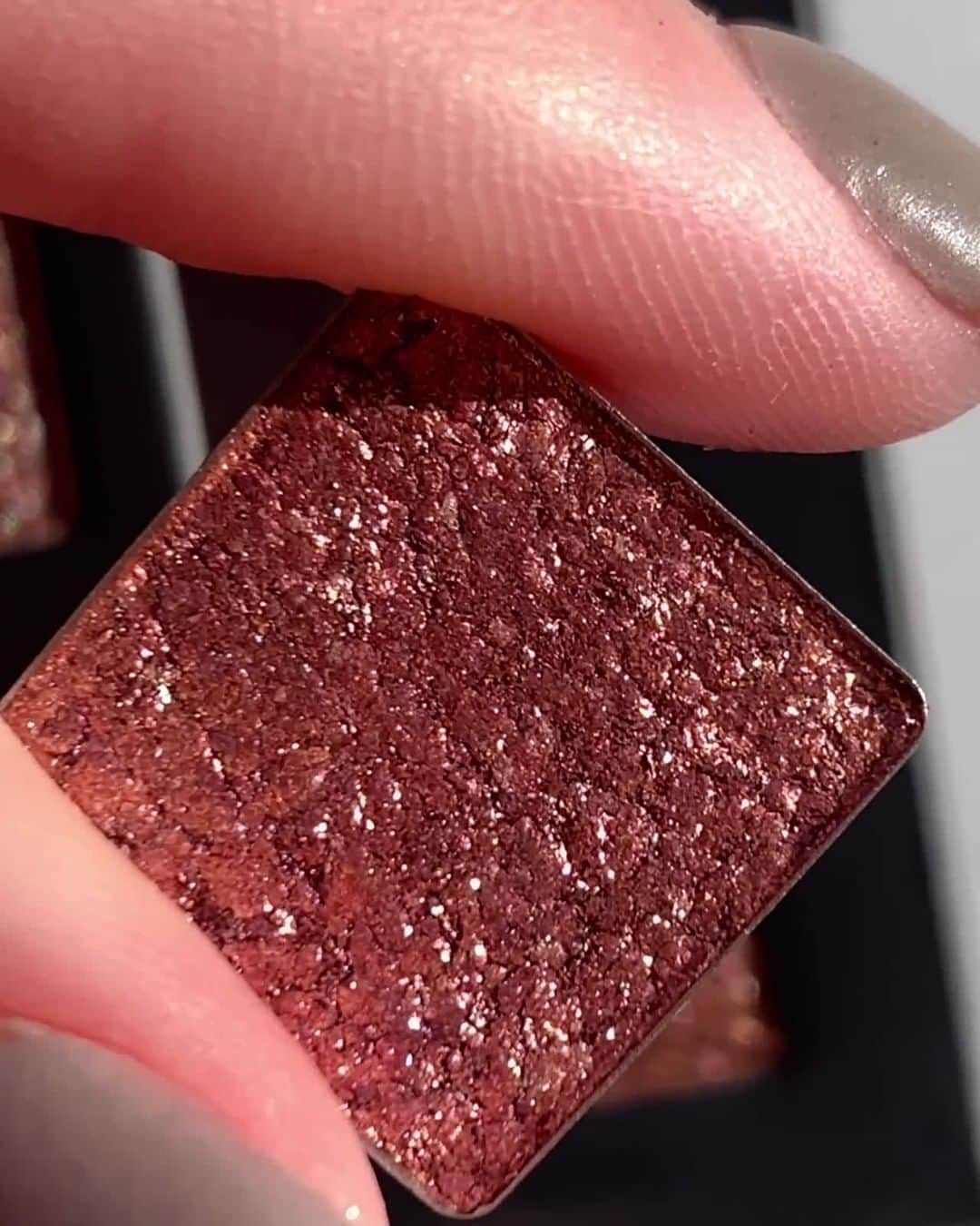 LORACのインスタグラム：「Intensify it! 💎✨PRO Skin Glass Skin Primer + PRO Palette SOLEIL for mega sparkle✨ available on ULTA.com & LORAC.com - link in bio!  🎥: @taylorstammen  #LORAC #LORACCosmetics @ultabeauty」