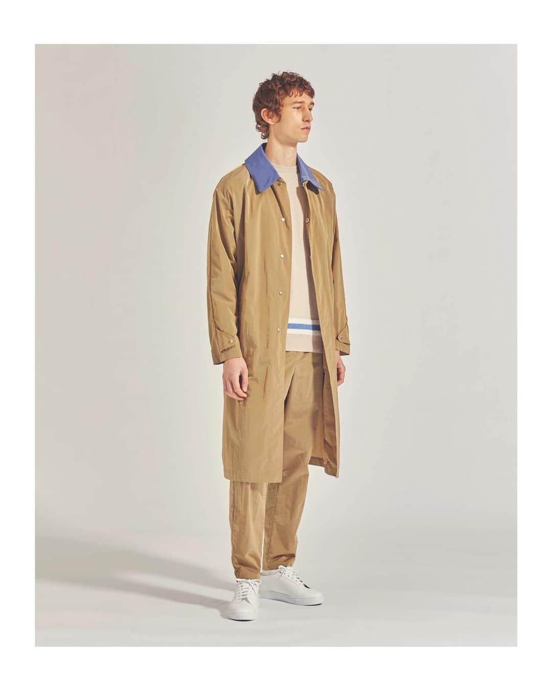 のインスタグラム：「LIMONTA OVER BAL COLLAR  COAT ベージュとブルーのブロッキングが目を惹くスプリングステンカラーコート。襟は取り外し可能でベーシックなスタイルも。 袖は可動域の広さとシルエットの良さを叶えるパターンのスプリットラグランスリーブディテールです。 ロング丈、オーバーサイズシルエットのコートに仕上げています。 ドットボタンも隠しドットにし、形もよりミニマルなものをチョイス。 表地リモンタイースト特有の上品で高級感のある光沢と、深みのあるシャンブレー感、ヴィンテージ加工をしたようなワッシャー感のある生地で、通常のナイロンでは絶対に出せない表情があります。 長持ちしやすいナイロン生地なので、長く着ていただけるコートです。同素材のパンツとセッアップのスタイルも。  LOVELESS 2021 Springコレクション第一弾が2/10(水)より各ショップ及びオンラインストアで発売いたします。是非ご期待ください。  #loveless #21ss #loveless_men  #loveless_select #springcoat #springfashion #balcollarcoat  #setup  #newseason #newarrival  #ラブレス #ラブレスセレクト #スプリングコート #ステンカラーコート #リモンタナイロン #リモンタ」