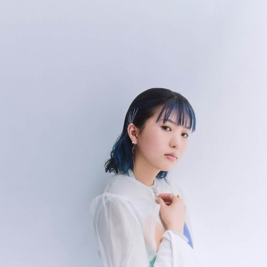 Block.fmのインスタグラム：「YonYon、平和を願うメッセージを込めた新曲「Bridge」をリリース！⁠⠀ ⁠⠀ 日韓のプロデューサーとシンガーを繋ぐ「The Link」プロジェクトのリリースパーティーで1度だけ披露された楽曲。日本と韓国をルーツに持つ自身の役割を「架け橋」と定義し、平和を願うメッセージを込めて制作された。⁠⠀ ⁠⠀ link in bioからチェック」