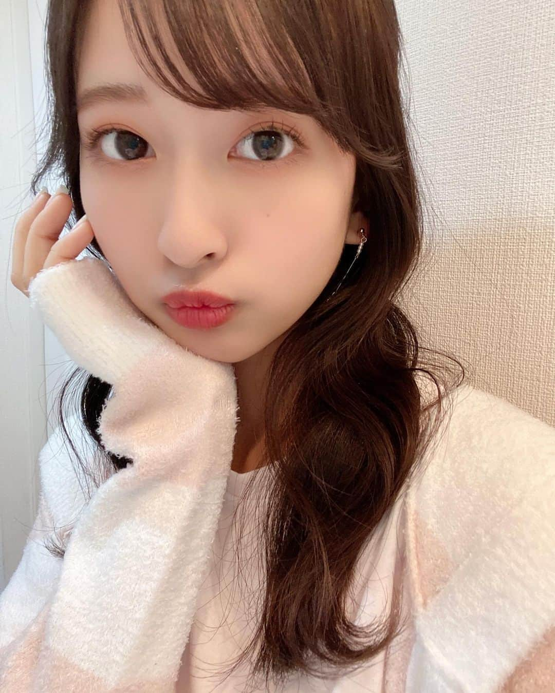 斉藤里奈さんのインスタグラム写真 - (斉藤里奈Instagram)「﻿ 撮影で使った衣装頂いた😽🤍﻿ ﻿ 春夏まで使えるパジャマ〜〜！🤍﻿ ふわふわの生地がたまらん🥺﻿ ﻿ ﻿ ﻿ #ジェラートピケ  #ジェラピケ  #パジャマ  #ルームウェア  #gelatopique  #cancamitgirl」2月9日 22時13分 - rina_pyonpyon