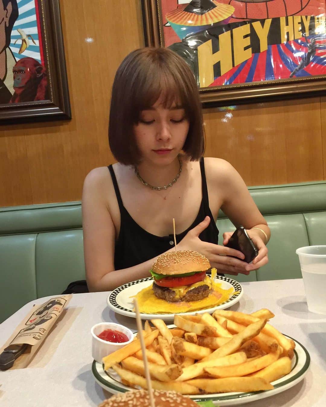 佐藤ミケーラ倭子さんのインスタグラム写真 - (佐藤ミケーラ倭子Instagram)「韓国に行った時に食べたハンバーガーまた食べたいなぁ🐼🐼🐼」2月9日 22時06分 - michaela_sato