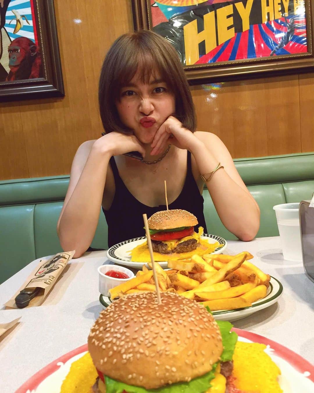 佐藤ミケーラ倭子さんのインスタグラム写真 - (佐藤ミケーラ倭子Instagram)「韓国に行った時に食べたハンバーガーまた食べたいなぁ🐼🐼🐼」2月9日 22時06分 - michaela_sato