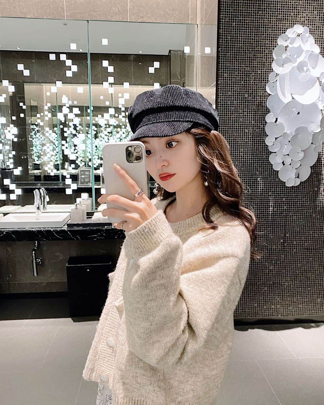 のインスタグラム：「寒い日は帽子必須です💡  #ootd #今日のコーデ #reurie」