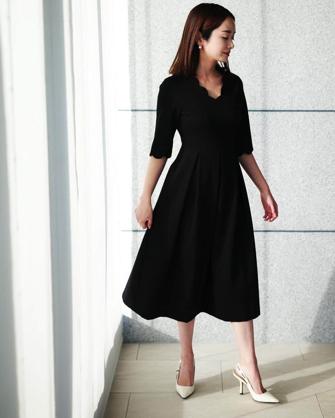 井上晃子さんのインスタグラム写真 - (井上晃子Instagram)「このブラックドレスさえあれば私は大丈夫。  そう私自身が思える、 思って頂ける一着に仕上がりました。  誰かの記憶に残るドレスでありますように🏹  scallop scallop dress/black  2/12(fri)21:00-new release」2月9日 22時19分 - akiki_2015