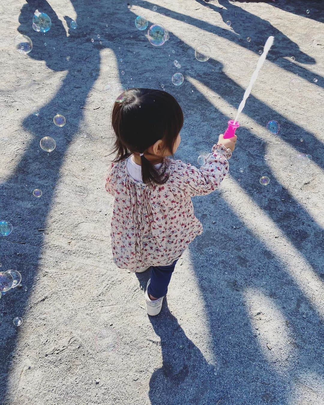 吉田早織のインスタグラム：「・﻿ 🌸1歳11ヶ月🌸﻿ ﻿ 公園大好き、乗り物大好き🚗﻿ ﻿ ﻿ 女の子でもこんなに活発なのー？💦﻿ と思うくらいよく動くしおてんば娘👧🏻﻿ ﻿ ﻿ けど、何か身につけて「どぉ？かわいい〜？」と聞いてくる可愛らしい一面も☺️﻿ ﻿ ﻿ 話す言葉がどんどん増えて、会話も少しずつできるようになってきました✨﻿ ﻿ ﻿ あと1ヶ月で2歳なんて早いなー🥺﻿ ﻿ ﻿ ﻿ ﻿ ﻿ ﻿ #1歳11ヶ月 #女の子ママ #女の子 #女の子ママ」