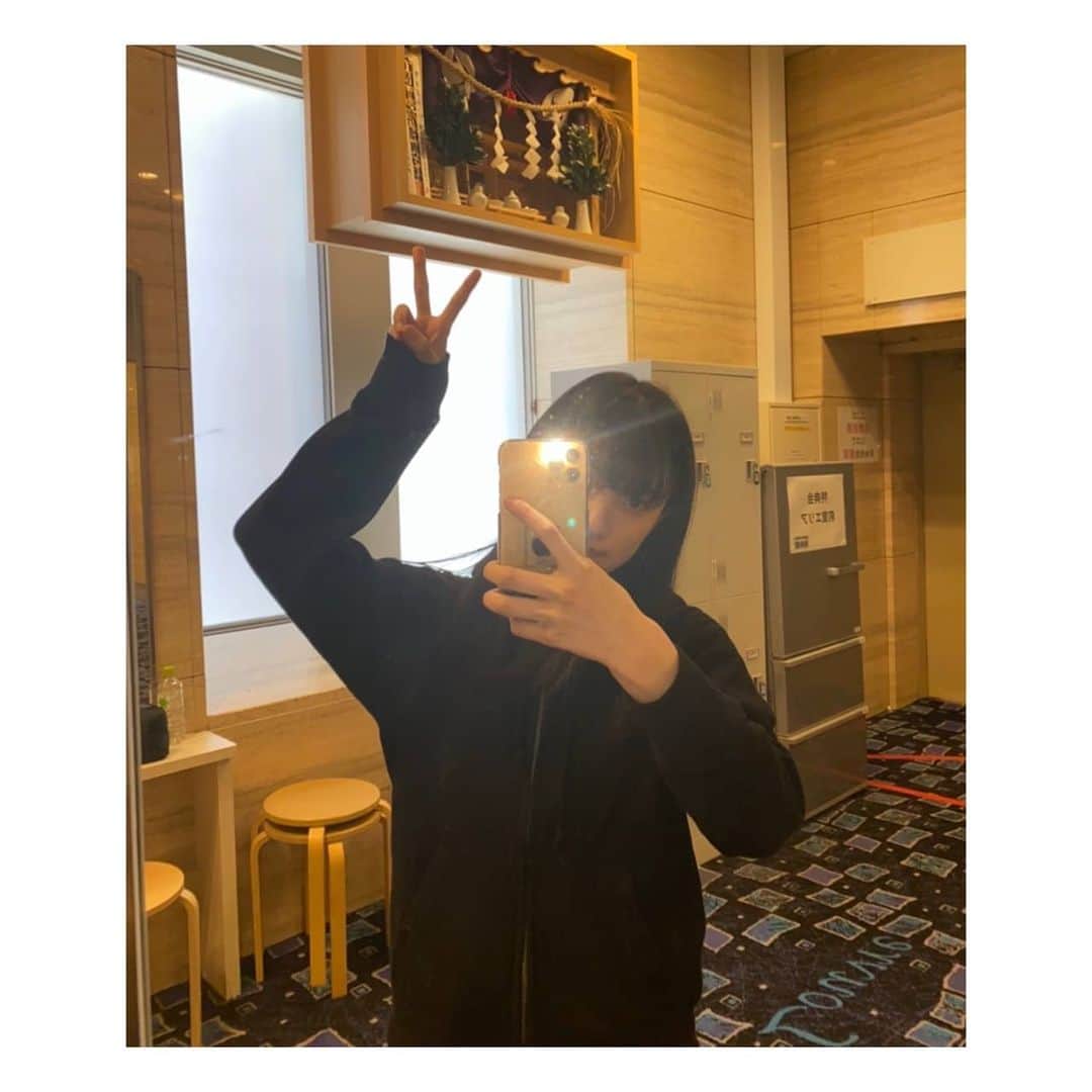 ukka【公式】さんのインスタグラム写真 - (ukka【公式】Instagram)「鏡。﻿ ﻿ #ukka #芹澤もあ #茜空 #鏡 #instagram」2月9日 22時31分 - _ukka_official
