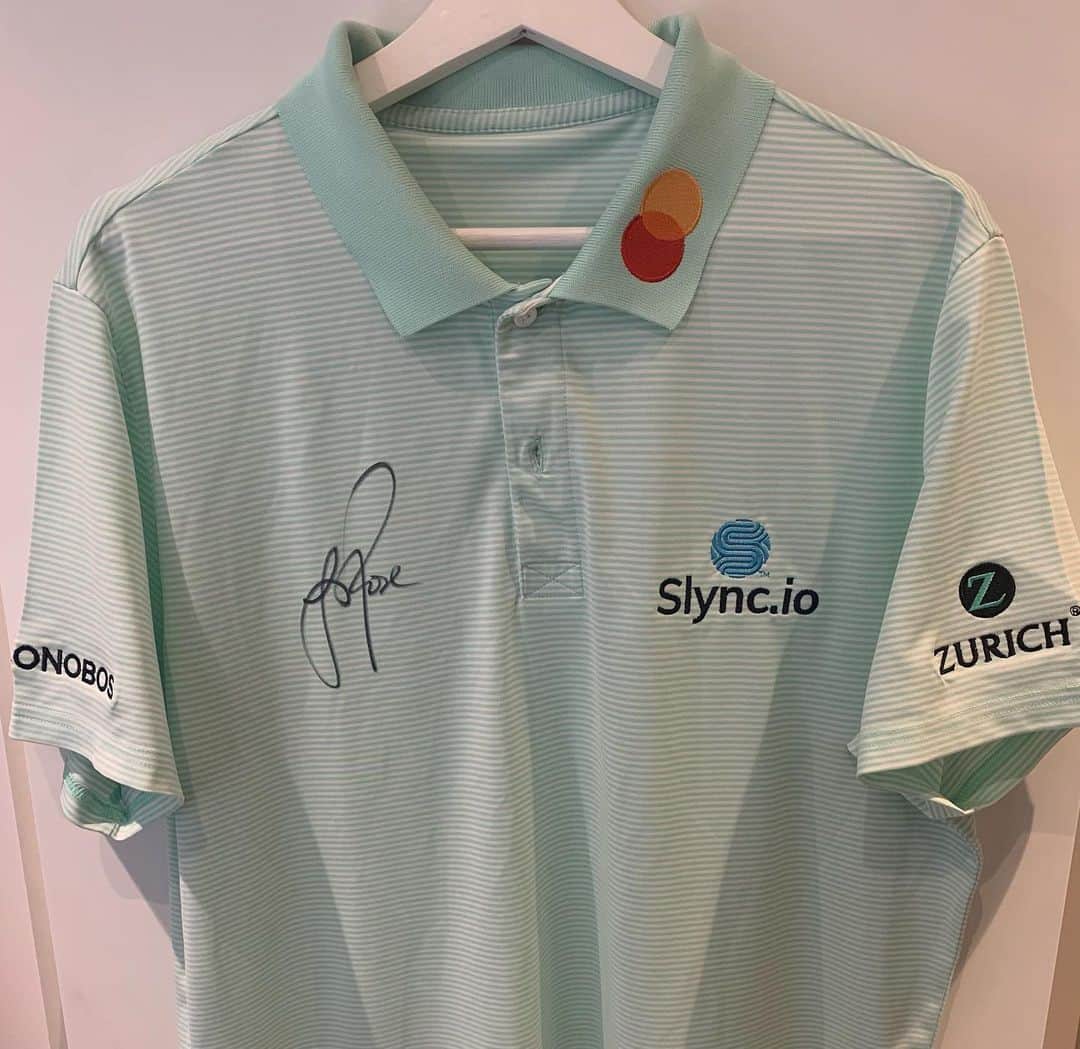 のインスタグラム：「With lots of the 🌎 still in lockdown.. it’s time to start the #RoseTuesdayGiveaways again!!  First item - A signed @bonobos 👕   Just ♥️ and tag 🖐🏼 friends into the post... I’ll pick ONE Winner next Tuesday when I post the next giveaway. #GoodLuck #Team🌹」