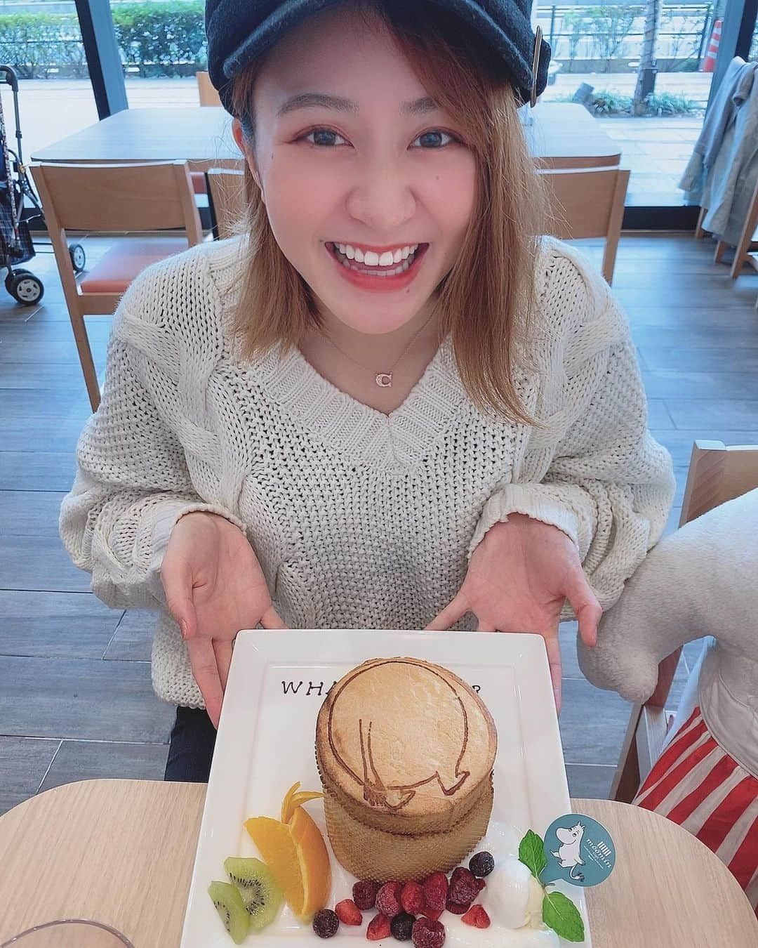 依東杏奈さんのインスタグラム写真 - (依東杏奈Instagram)「ポンピンパンペコリンシャにょろにんこ〜🎵  ももよちゃんといった ムーミンカフェの🤍  ムーミンママ推せるよね〜って話してた🤓笑 確かに！！！ 前からのアングルがとくに癒しのかたまり🥺💕💕💕  木苺のジュースもおいしかったなー😍🎵  #ムーミン谷 #ムーミンカフェ  #ムーミン ママ推し☝️」2月9日 22時28分 - anna0555n_n