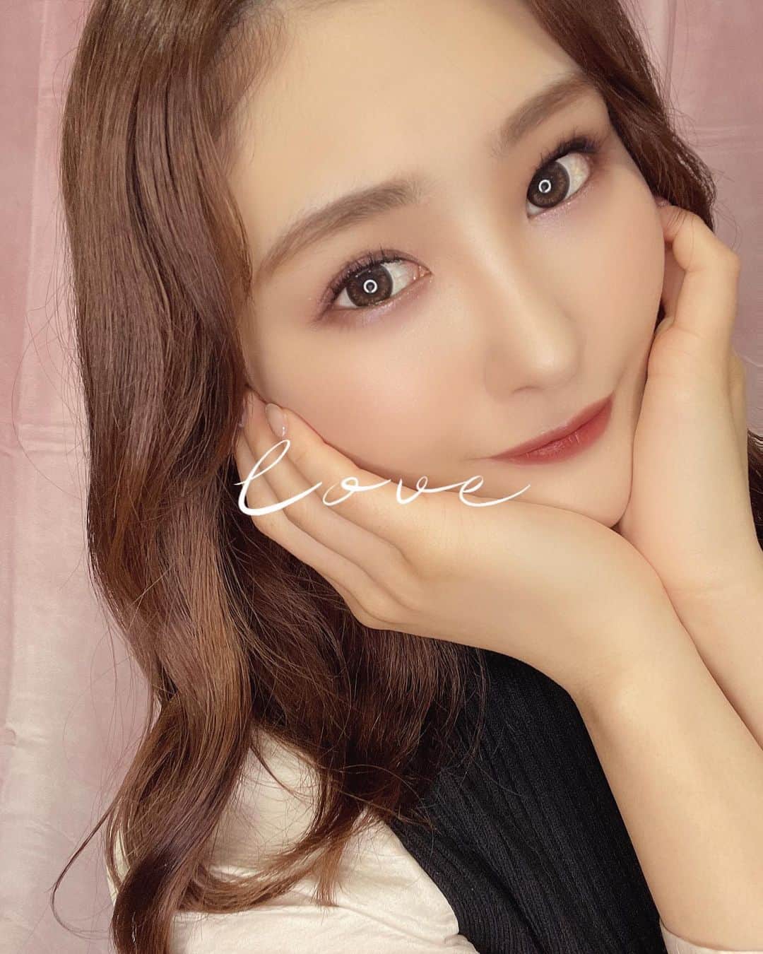 川上礼奈のインスタグラム：「. 今日いつもとメイク変えてみた👀💜 @addictionbeauty_official の限定アイシャドウ可愛い！と思ってゲットしてたのに使い方がいまいち分からなくて😂 いつもお世話になってる @sayaka.atoguchi さんに 聞いたら可愛い使い方教えてくれて早速やってみた🥰 買ったけど使えないな〜って思ってたからよかった😂💕 後口さんありがとうございます🤍🤍」
