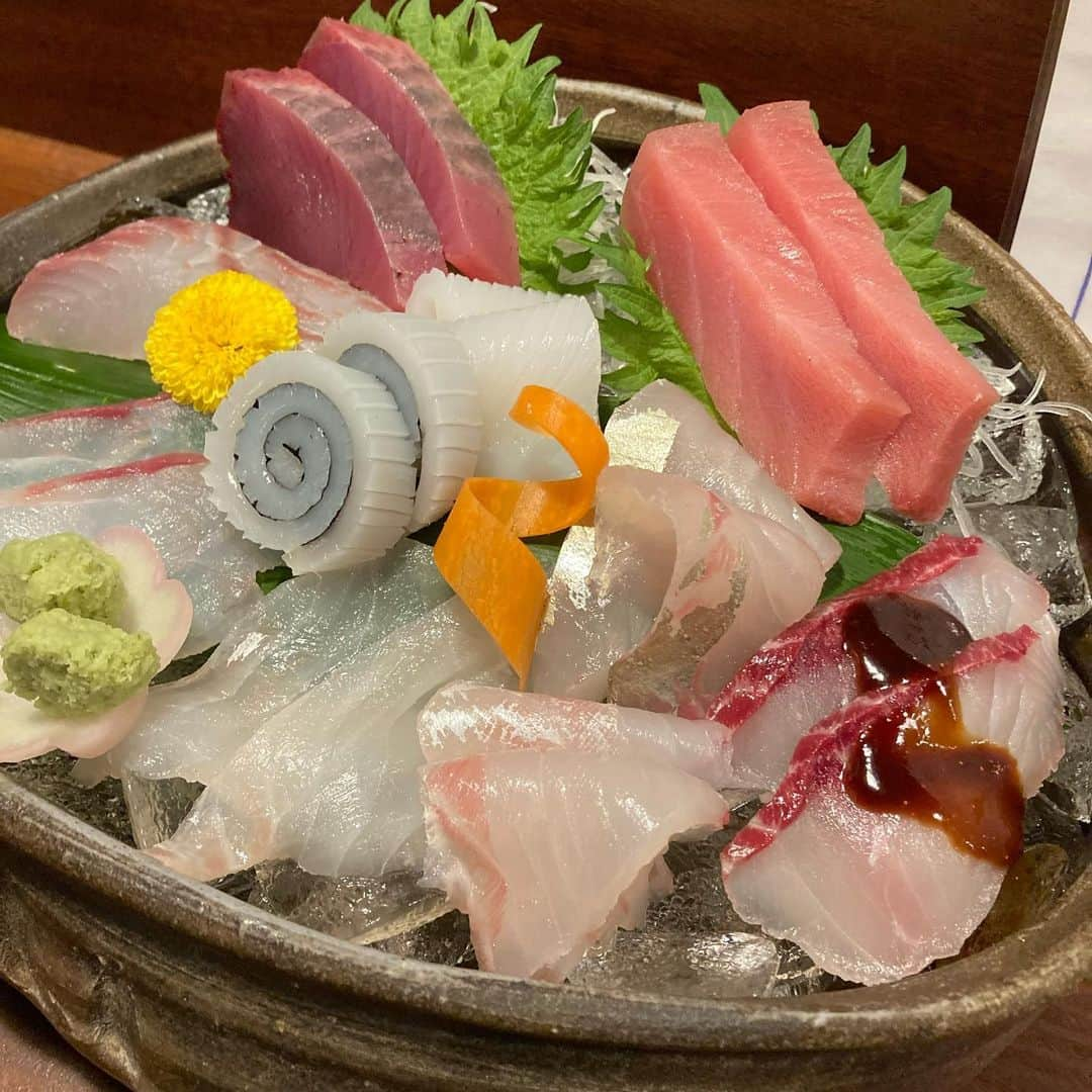 江川智晃のインスタグラム：「虎丸　伊勢市 全部美味しかったけど特に魚のしゃぶしゃぶが美味しかったです😊 16年も離れてるといっぱい知らない店ができてる😅 コロナが落ち着いたら色々行きたいな☺️ #伊勢 #魚 #虎丸」