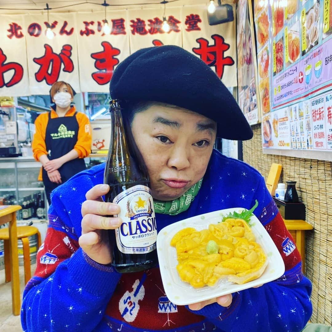 ホルスタイン・モリ夫のインスタグラム：「ミニ旅行🚘️食べた🍚飲んだ🍺整った♨️ #北のどんぶり屋滝波食堂  #わがまま丼 頼んだら #鉄砲汁 と #焼き魚 付いてきたぞ！ #毎回感動❤️ #角打ちたかの #ドーミーイン小樽  #サウナ後 の #夜鳴きそば  #二杯 #喫茶店光 #小樽水族館 #ペンギンのお散歩 #カブトガニの交尾 #ずっと見てた #龍宮神社 #らーめんみかん  #ジェラテリアクレメリーチェ  #相変わらず美味しい❤️ #最高休日」