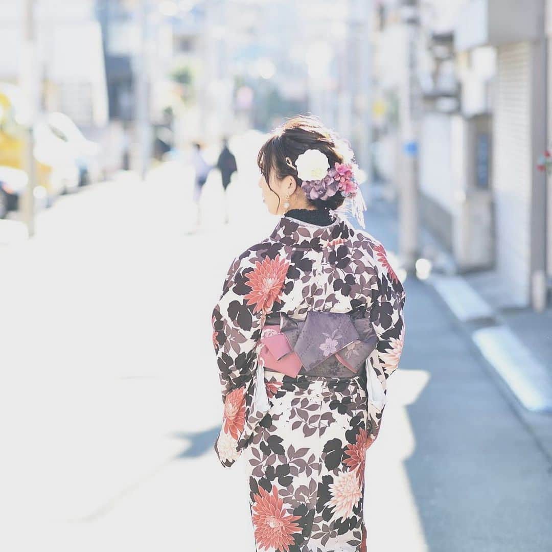 井上麗夢のインスタグラム：「#ヘアアレンジ﻿ ﻿ ﻿ 基本ヘアアレンジは自分でやってます☺️✨﻿ この時もめちゃくちゃ可愛い髪の毛にして﻿ 後ろ姿めちゃくちゃに撮って欲しかったけど﻿ ﻿ 後ろ姿って難しいよねぇ、、﻿ ﻿ ﻿ 髪の毛セットしてほしい﻿ 女の子たち、いつでも呼んでね🥰❤️﻿ ﻿ _______________﻿ ﻿ 2/13 女優撮影会﻿ ﻿ 残り4枠！﻿ ﻿ #カメラマン募集﻿ #撮影会モデル﻿ ﻿ __________﻿ ﻿ 【#YouTube】﻿ ﻿ 2/14(日)20:00〜START﻿ 毎週、金日更新﻿ ﻿ 女子が吐露する「とろトーク」﻿ ただ、お酒飲んで喋ってる﻿ 私たちが楽しいだけのチャンネルです🥰❤️﻿ ﻿ ﻿ プロフィールトップページからリンク飛べます🙆‍♀️❤️﻿ ﻿ 「とろチャンネル」﻿ で検索するとたくさんでてきちゃうから﻿ 大変かもしれないけど、、笑笑﻿ 見つけてチャンネル登録してもらえたら﻿ とってもうれしいなー！！﻿ ﻿ ﻿ お題のストックは50個以上！﻿ めちゃくちゃに喋り倒して﻿ 飲み倒します！！！！﻿ ﻿ ﻿ __________﻿ ﻿ ﻿ ﻿ Twitter:@Remu_19﻿ ﻿ ﻿ ﻿ #カメラ女子 #カメラ女子部 #ipone #東京写真部 #写真部 #instagood  #clubhouse #olympuspen #写真好きな人と繋がりたい  #写真を撮るのが好きな人と繋がりたい  #カメラ好きな人と繋がりたい #カメラマン募集 #ファインダー越しの私の世界  #フィルター越しの私の世界 #ポートレート #ポートレートモデル #女優 #井上麗夢　#YouTube #ダイエット #写真集 #被写体モデル #被写体 #撮影会モデル #撮影会 #断捨離　#撮影会」