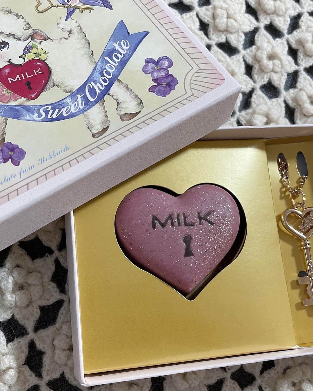 バウエルジゼル愛華さんのインスタグラム写真 - (バウエルジゼル愛華Instagram)「sweet valentine❤︎🗝 @milk__official_   飾っておきたいぐらい可愛いチョコレートと鍵のネックレス🤍  #milk #milkfashion #happyvalentinesday #sweets #fashion #accessories #kawaii #art #designart」2月9日 22時32分 - giselle_aika