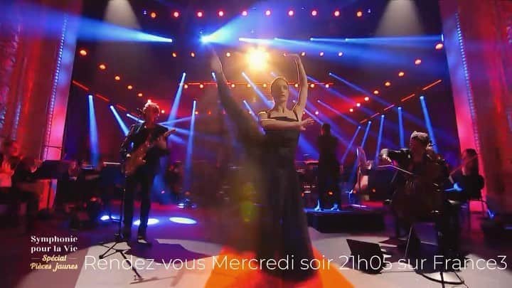 ドロテ・ジルベールのインスタグラム：「C’est demain à 21h05 @France3tv  “Symphonie pour la Vie »  Spécial @piecesjaunes  Avec tous les artistes solidaires pour soutenir les enfants.」