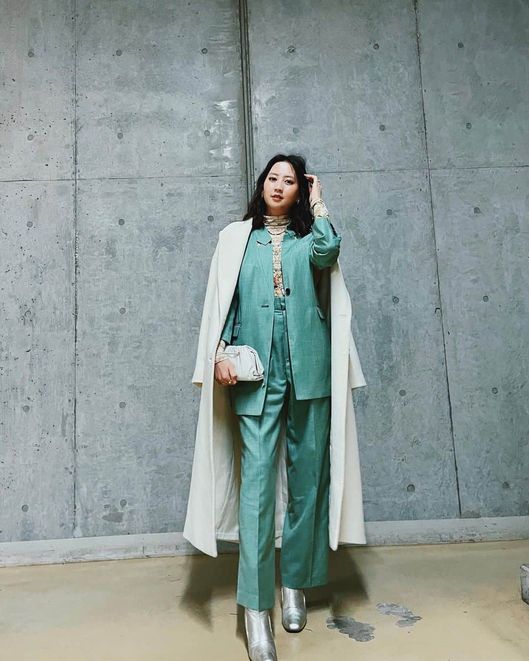 河北麻友子さんのインスタグラム写真 - (河北麻友子Instagram)「FASHION COAT: Zara SET: Ameri VINTAGE TOP: Beautiful People  BAG: Bottega Veneta  #FASHION #OOTD #麻友コーデ」2月9日 22時48分 - mayukokawakitaofficial