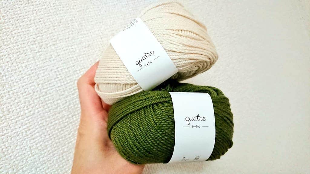 桜花さんのインスタグラム写真 - (桜花Instagram)「新しい毛糸🍀✨ ２月の新作らしい🌷応募したら当選しました！ハピピーン✨  とっても可愛らしい、山色の毛糸🍀✨  山と、雪みたいなきれいな緑と白⛄❄️  何を作ろうかな？  作るものを選んで、 糸を編む🌷自分でなにか作る楽しさって、まるで  物語を編んで行くみたいだ🌷  また、編み進んだら報告します🍀✨  #オカダヤ  #オカダヤオリジナル毛糸キャトル  #okadaya  #キャトル #編み物  #編む」2月9日 22時47分 - mountainohka