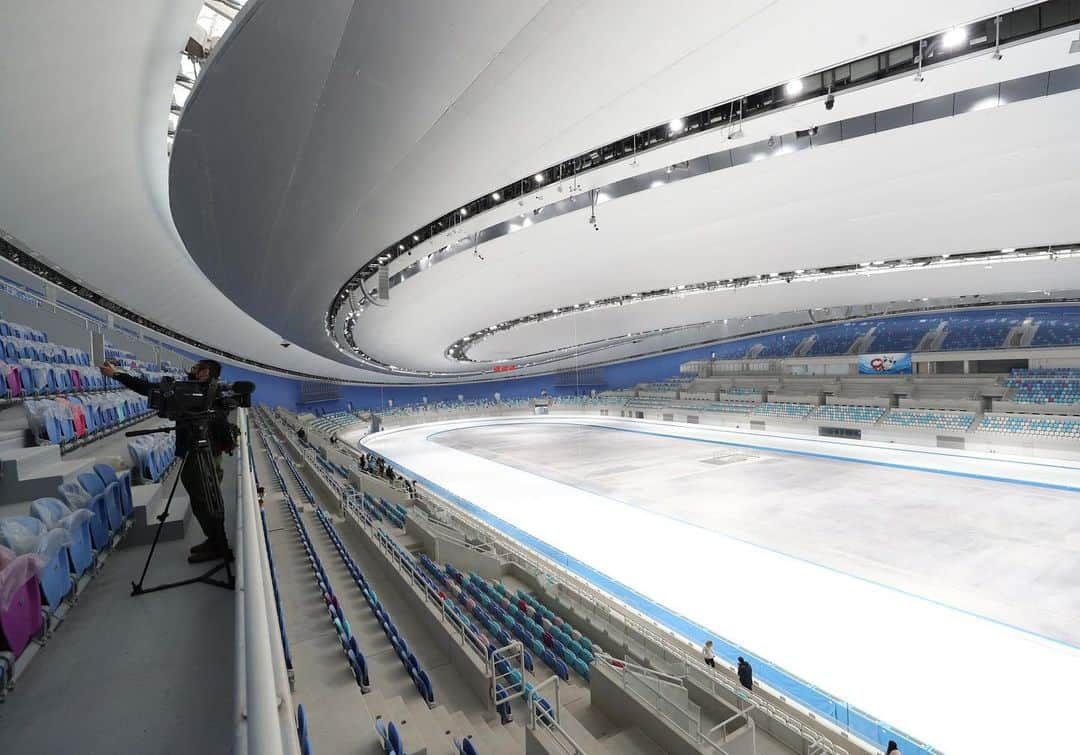 オリンピックさんのインスタグラム写真 - (オリンピックInstagram)「The upcoming Winter Olympic Games @Beijing2022 are only one year away! Have a look at the venues set to host the world's best winter sports athletes. #1YearToGo ⁠⠀ ⁠⠀ 1/7: Beijing 2022 Olympic Winter Games sign. ⁠⠀ 2/7: View of Big Air Shougang, freestyle skiing, and snowboarding venue. ⁠⠀ 3/7: View of Big Air Shougang, freestyle skiing, and snowboarding venue. ⁠⠀ 4/7: Exterior view of the National Speed Skating Oval. ⁠⠀ 5/7: Interior side view of the National Speed Skating Oval. ⁠⠀ 6/7: Interior central view of the National Speed Skating Oval. ⁠⠀ 7/6: View of the halfpipe and freestyle ski and snowboard zone, Zhangjiakou Sports Park. ⁠⠀ ⁠⠀ Hit the link in bio for everything you need to know about the upcoming Winter Games. ⁠⠀ ⁠⠀ #Beijing2022 #1YearToGo #StrongerTogether」2月9日 22時47分 - olympics