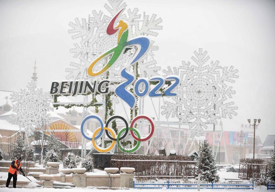 オリンピックさんのインスタグラム写真 - (オリンピックInstagram)「The upcoming Winter Olympic Games @Beijing2022 are only one year away! Have a look at the venues set to host the world's best winter sports athletes. #1YearToGo ⁠⠀ ⁠⠀ 1/7: Beijing 2022 Olympic Winter Games sign. ⁠⠀ 2/7: View of Big Air Shougang, freestyle skiing, and snowboarding venue. ⁠⠀ 3/7: View of Big Air Shougang, freestyle skiing, and snowboarding venue. ⁠⠀ 4/7: Exterior view of the National Speed Skating Oval. ⁠⠀ 5/7: Interior side view of the National Speed Skating Oval. ⁠⠀ 6/7: Interior central view of the National Speed Skating Oval. ⁠⠀ 7/6: View of the halfpipe and freestyle ski and snowboard zone, Zhangjiakou Sports Park. ⁠⠀ ⁠⠀ Hit the link in bio for everything you need to know about the upcoming Winter Games. ⁠⠀ ⁠⠀ #Beijing2022 #1YearToGo #StrongerTogether」2月9日 22時47分 - olympics