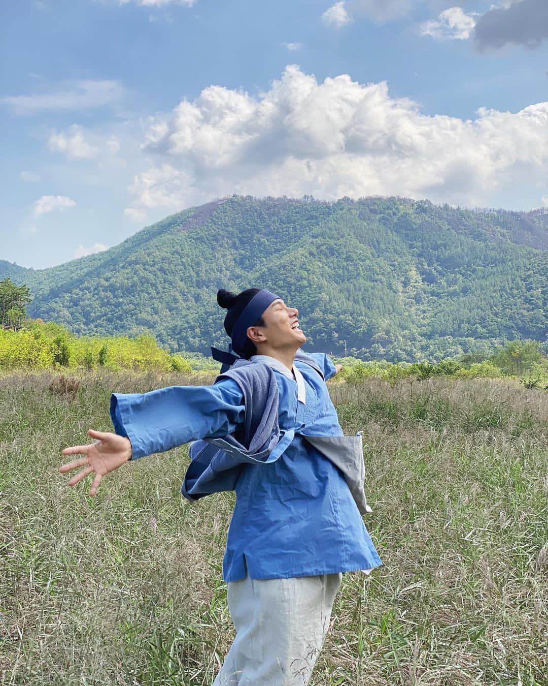 のインスタグラム：「노비는 이제 ‘자유’예요😗  photo by 명수」
