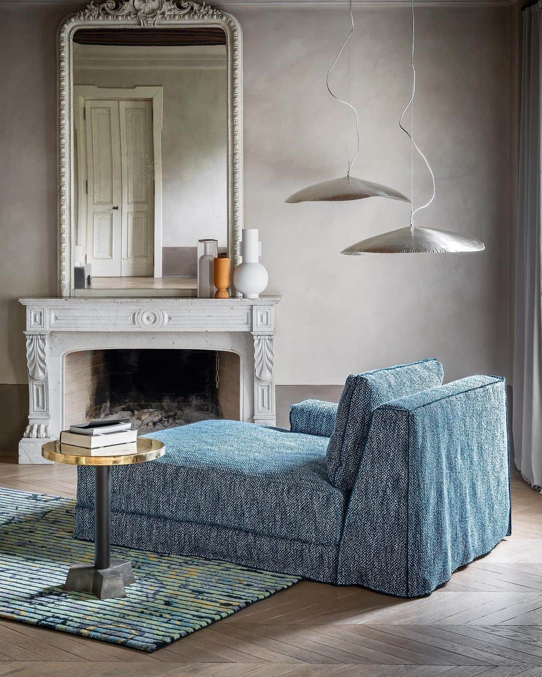 GERVASONI JAPAN / ジェルバゾーニ ジャパンのインスタグラム：「【 New Collection 】   Sofa : LOLL 20L Design : @paola.navone   【お問い合わせ先】 南陽オモビト株式会社 / GERVASONI TOKYO  〒107-0062 東京都港区南青山4-18-16 フォレストヒルズWESTWING B1 TEL：03-5413-3274 MAIL：info@gervasoni.jp  #gervasoni #GervasoniTokyo #paolanavone #interior #interiordesign #madeinitaly  #ジェルバゾーニ #ジェルバゾーニトーキョー #インテリア #イタリア家具 #ソファ #椅子 #テーブル #お洒落」