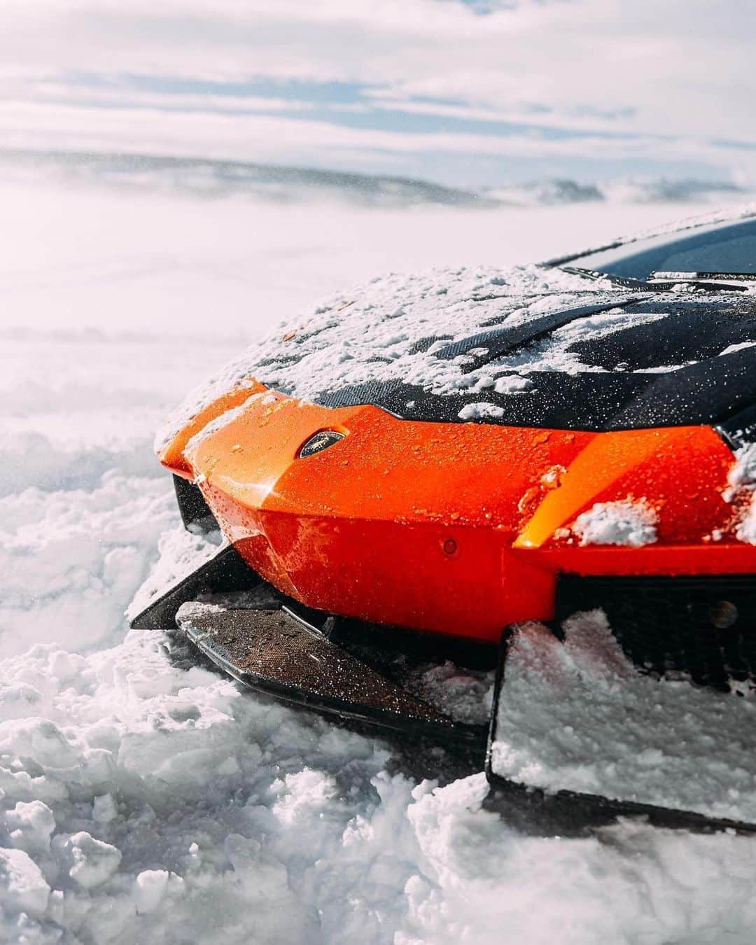 CARLiFESTYLEさんのインスタグラム写真 - (CARLiFESTYLEInstagram)「Lamborghini Aventador on tracks! 👀 @thestradman @alecjacksonblack @heavydsparks #carlifestyle #aventador #tracks #lamborghini」2月9日 22時54分 - carlifestyle