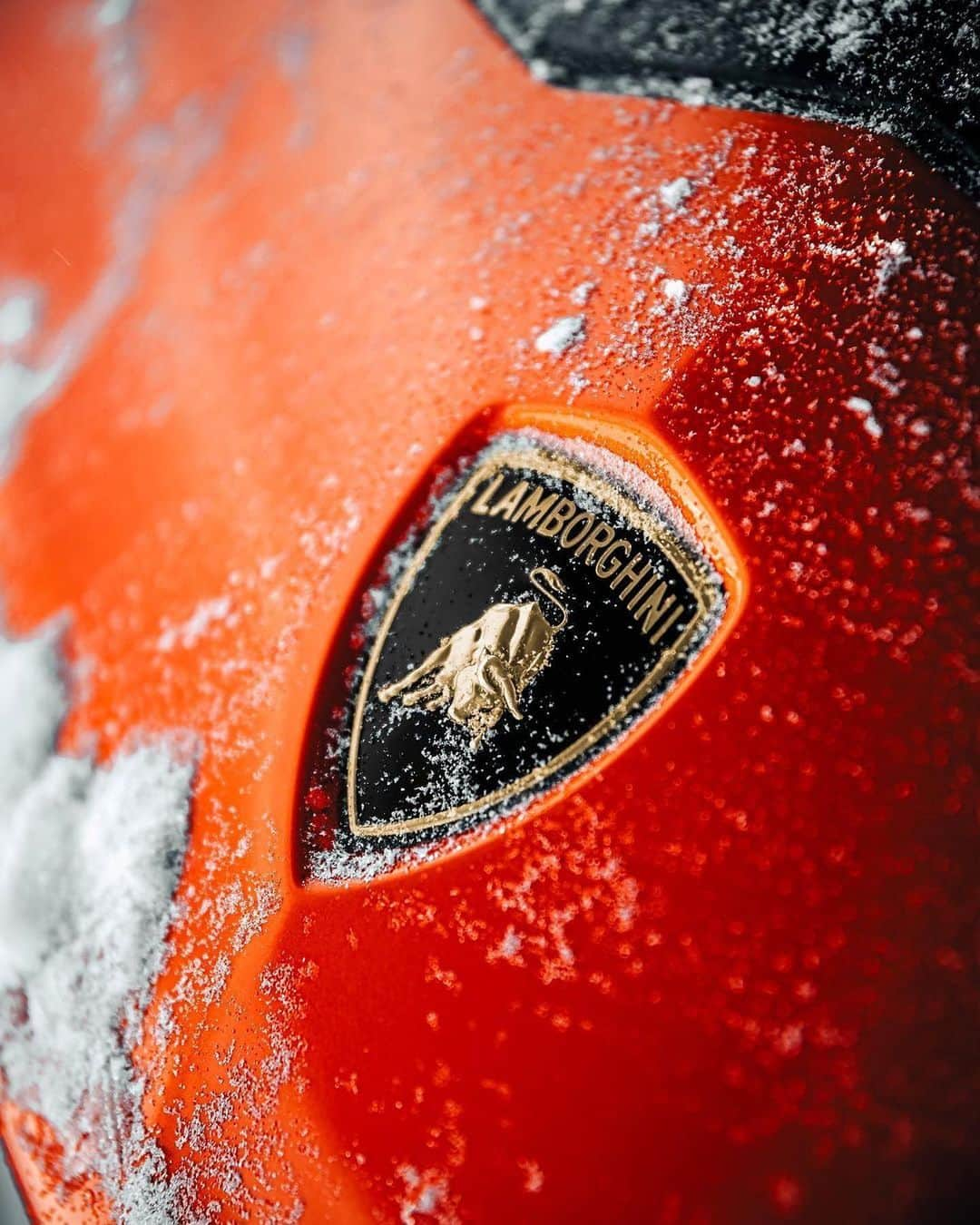 CARLiFESTYLEさんのインスタグラム写真 - (CARLiFESTYLEInstagram)「Lamborghini Aventador on tracks! 👀 @thestradman @alecjacksonblack @heavydsparks #carlifestyle #aventador #tracks #lamborghini」2月9日 22時54分 - carlifestyle