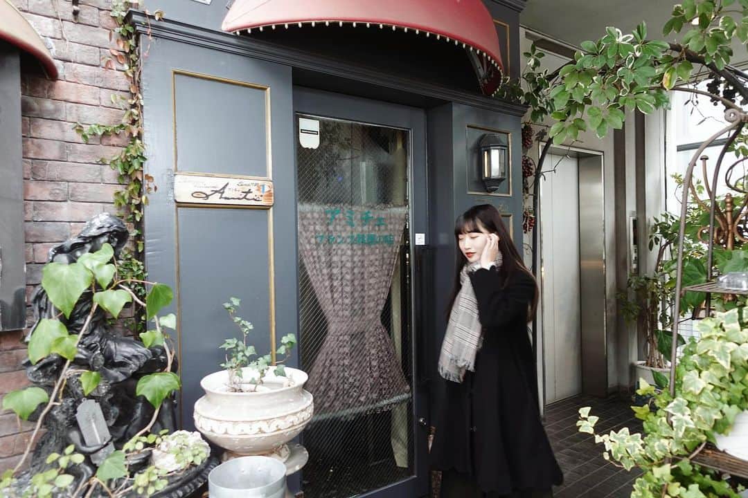YAkU のインスタグラム：「全然写真と関係ないけど、 家族に物理学者がいるからなんやかんや理系に抵抗感を感じたけど(嫌いとかじゃない)、最近物理(特に理論の方)がマイブームになってます...やるべき勉強をやる以外ほぼ物理かアニメです。 ・ ・ #趣味多すぎ #つぶやき  ちなみにうちの母と橋本環奈ちゃん誕生日一緒！(？)」