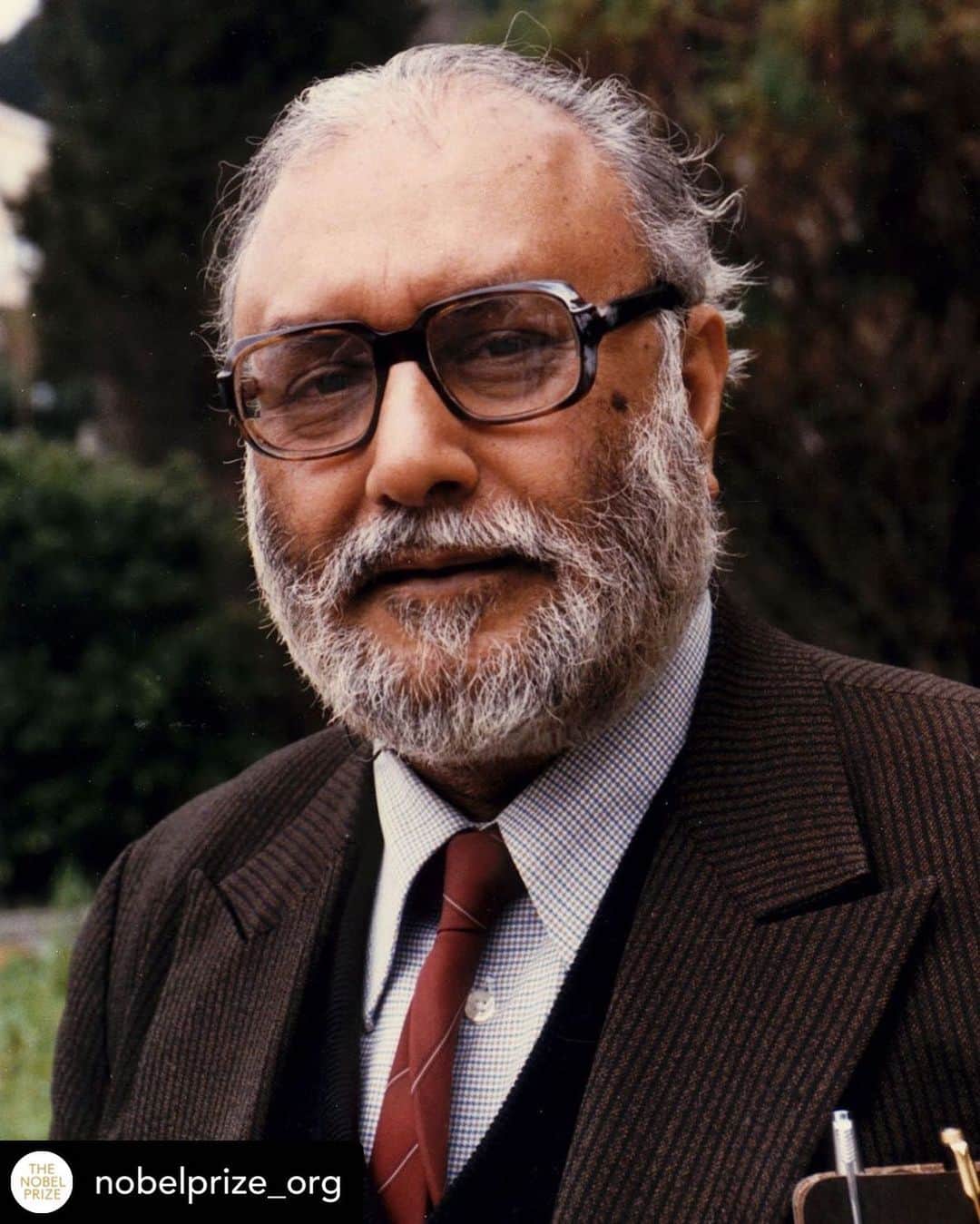 アルベルト・アインシュタインのインスタグラム：「Posted @withregram • @nobelprize_org "This in effect is, the faith of all physicists; the deeper we seek, the more is our wonder excited, the more is the dazzlement for our gaze."  As a 14-year-old boy, science genius Abdus Salam gained the highest marks ever recorded for the Matriculation Examination at the University of the Punjab in the beginning of the 1940s. When he cycled home from Lahore the whole town welcomed him.  In 1949, Salam was awarded a scholarship to study a double bachelor's degree in mathematics and physics at University of Cambridge. In 1950 he received the Smith’s Prize from University of Cambridge for the most outstanding pre-doctoral contribution to physics.  During his career in science, Salam presented many scientific breakthroughs and innovative theories such as the Pati–Salam model, Grand Unified Theory and research on supersymmetry.  In 1979, he shared the Nobel Prize in Physics with Sheldon Glashow and Steven Weinberg. They made significant contributions to the electroweak unification theory.  Photo: ICTP Photo Archives  #NobelPrize #NobelLaureate #physics」