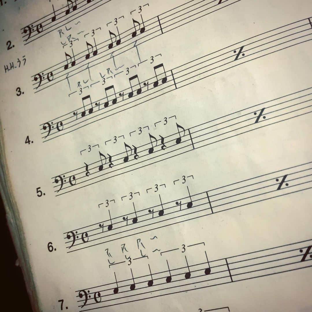 大岡源一郎のインスタグラム：「School !!! . #3の連がムズイ #gennoziドラム修行」
