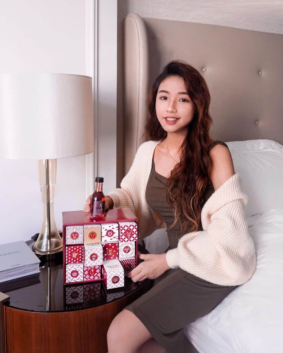 Moanna S.のインスタグラム：「Got this super fun Chinese Horoscope Wine Mini Set- 12 Mini Wines Matching the 12 Chinese Zodiac Animals!🧧   The perfect tasting size with the full flavour and aromas you would get in a full-size bottle! Each mini box has its only unique design.  Get 10% off all products with promo code MOANNAS10!🍷 @winemomentshk #winemomentshk」