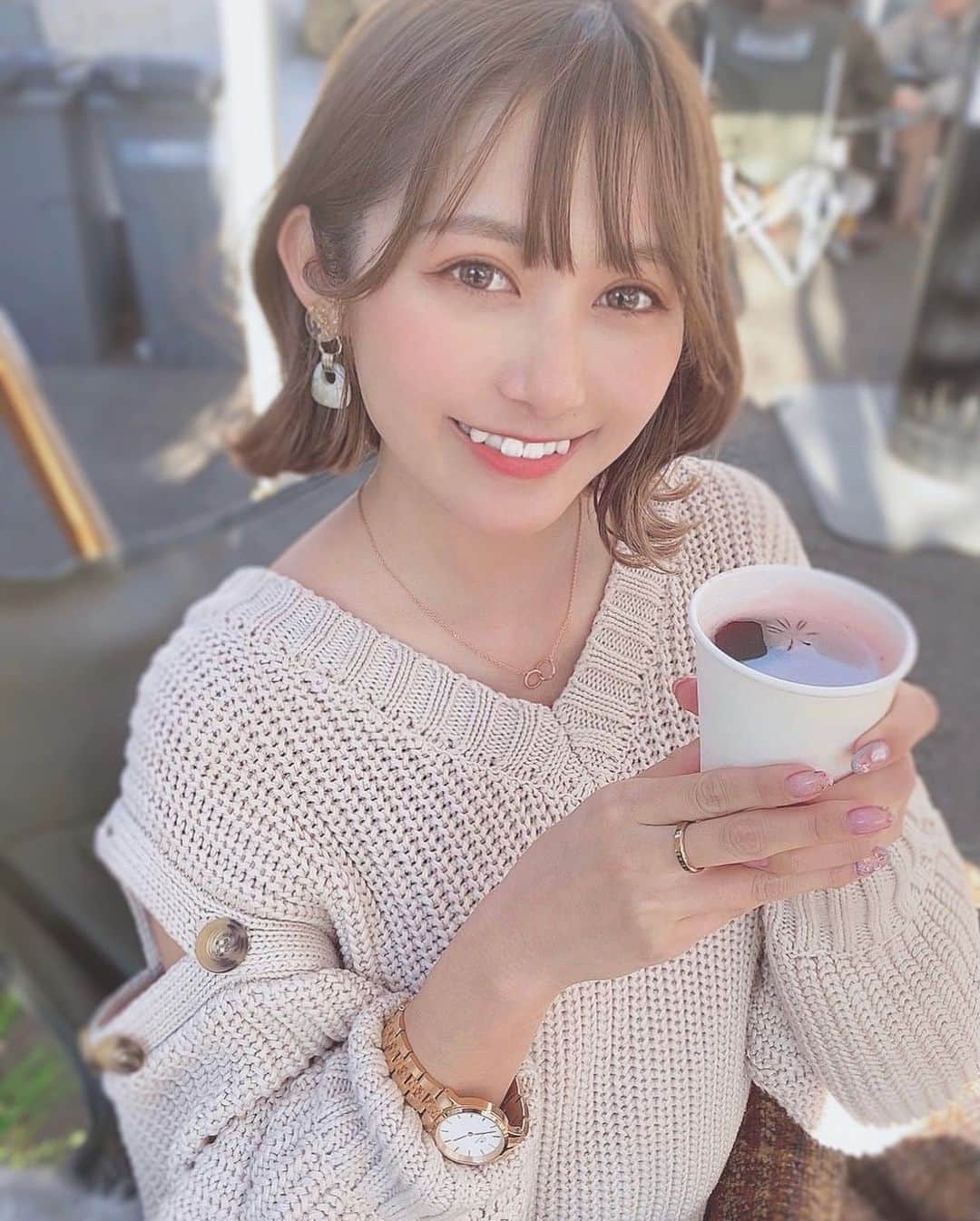 後藤佑紀のインスタグラム：「. @danielwellington さんから バレンタイン限定ギフトボックスが届きました🎁 . もうすぐバレンタイン🥰 家族や恋人に日頃の感謝を 伝えてみるのはいかがですか？🥰🥰  わたしが選んだボックスは時計とネックレスが セットになっているものです✨ ネックレスはとてもシンプルで普段使いから デートまで使えるデザインです😊💓 . . 🤎バレンタインキャンペーン情報のお知らせ🤎  🌹1/28～2/14 DW公式サイトや直営店舗にて   2点以上お買い上げで10％OFF（新作も対象） 🌹バレンタイン限定ギフトボックスも無料 🌹15％OFFクーポンコード【kinochan】  の併用でさらにお得です✨  . #ダニエルウェリントン #danielwellington #DWgiftsoflove #バレンタイン #valentine #時計 #PR  #ボブ #くびれヘア #くびれボブ #レースクイーン」