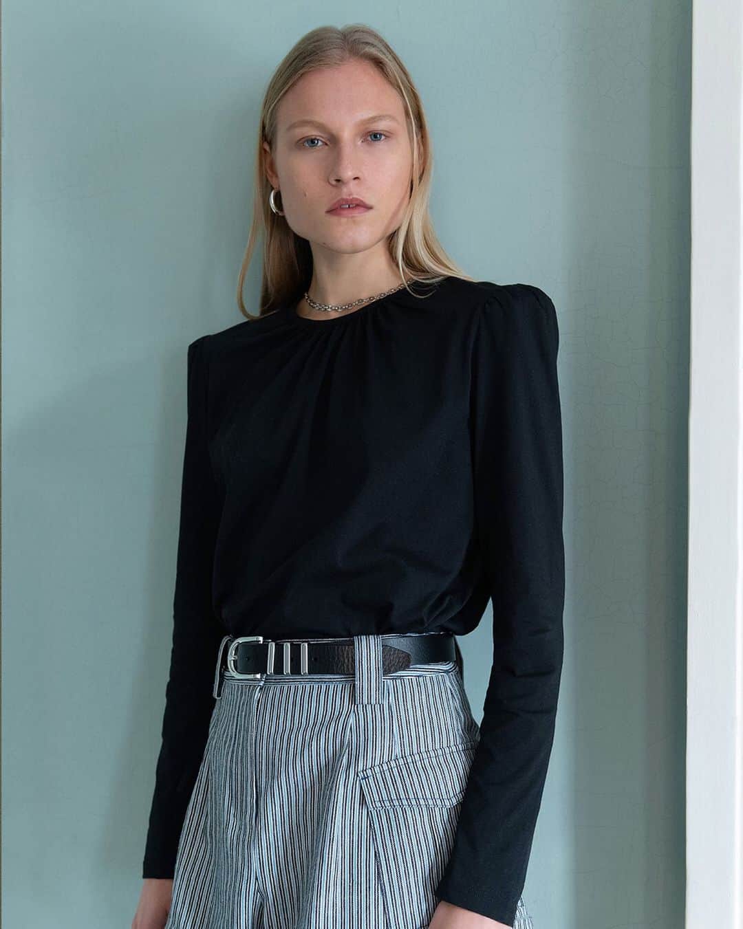 デレクラムのインスタグラム：「New to our essentials collection: The Kary T-Shirt.」