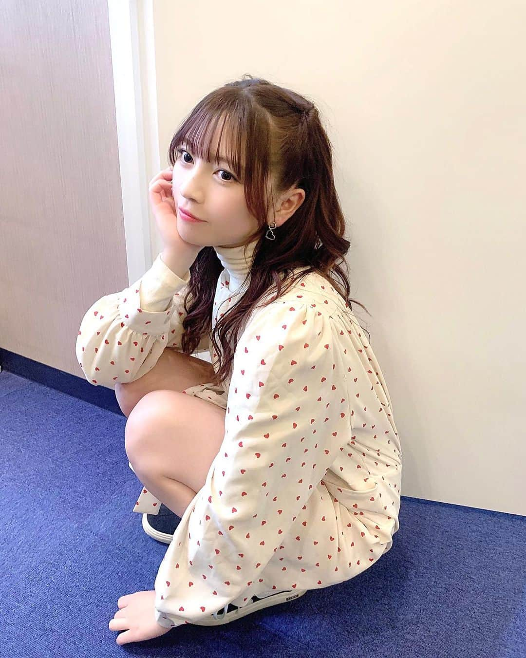 廣川奈々聖さんのインスタグラム写真 - (廣川奈々聖Instagram)「このお洋服ハート柄なんだよ〜🤍﻿ バレンタインぽくてきゅん🐰﻿ ﻿ ワンピもスニーカーも韓国のブランドのだ﻿ ﻿ ﻿ ﻿ ﻿ #ななせのふく#私服コーデ#韓国ファッション#韓国コーデ#ソニョナラ#ヘアアレンジ#ハーフツイン#くるりんぱアレンジ#ootd」2月9日 23時10分 - nanaseven7_u_u