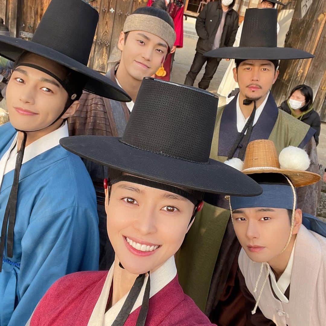 のインスタグラム：「그 동안 저희 ‘암행어사 조선비밀수사단’을 사랑해 주신 모든 분들께 감사 드립니다!  행복하고 소중한 추억을 간직한 채 이만 인사 드리겠습니다🙇‍♂️ #암행어사 #성이범 #수고하셨습니다」