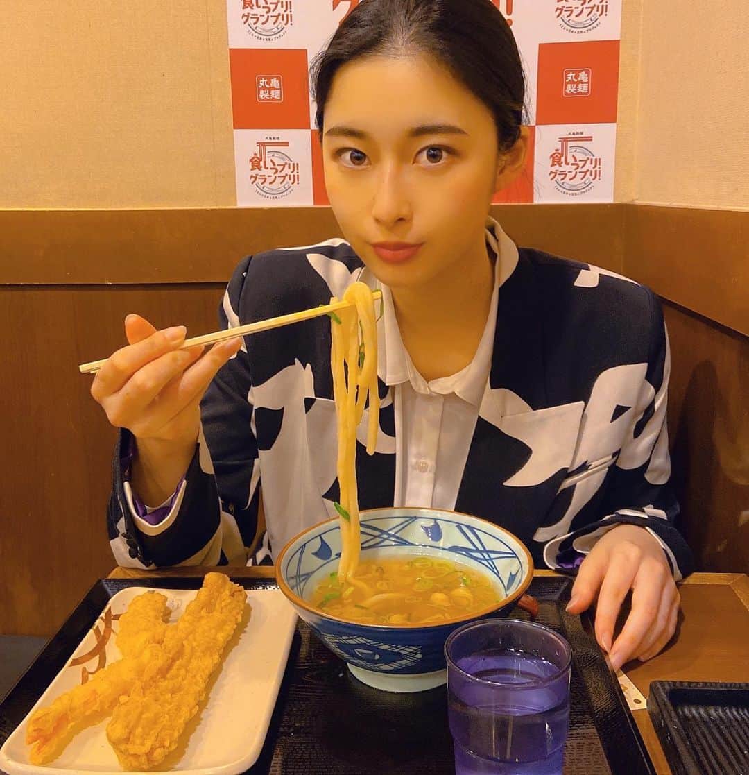 西山なずなのインスタグラム：「うどん、海老天、ちくわ天」