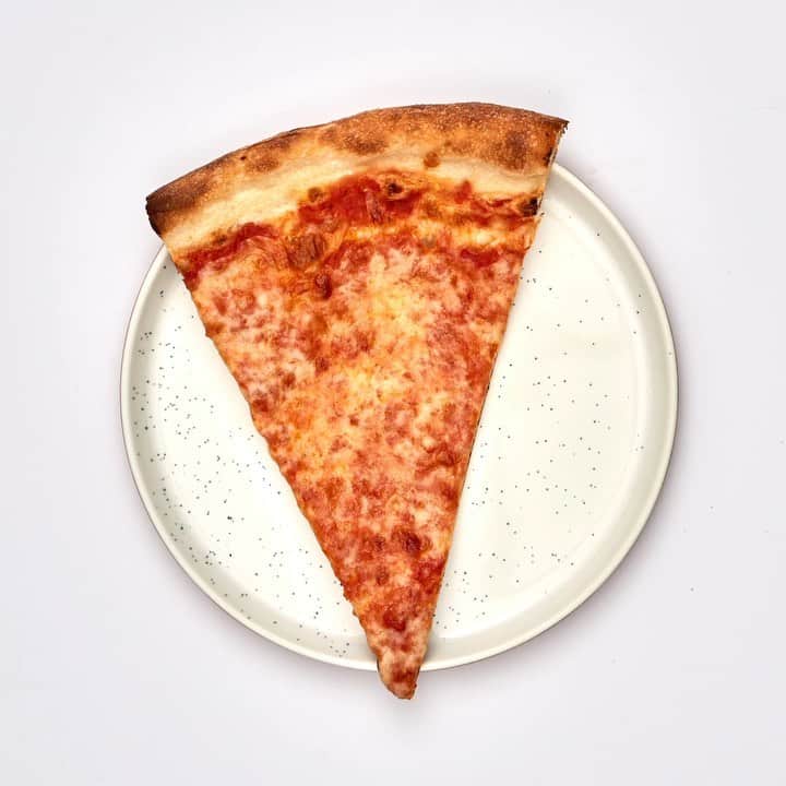 エラモスのインスタグラム：「A little slice of heaven on #nationalpizzaday . . . #ellamoss #ellamossjeans #musthave #denimdays」
