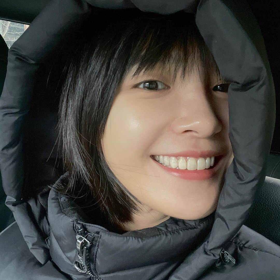 吳子霏（Ellen Wu）のインスタグラム：「春節期間返鄉的同學們記得戴緊口罩勤洗手，恭喜明天開始放假的同學，預祝團圓快樂，吃飽吃好臉不圓，晚安」